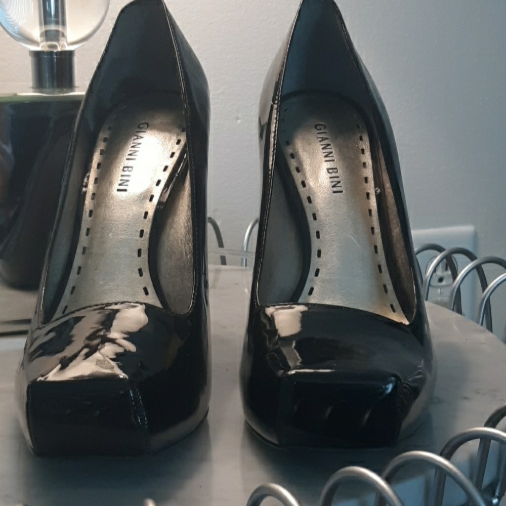 Gianni Binni patent leather heels